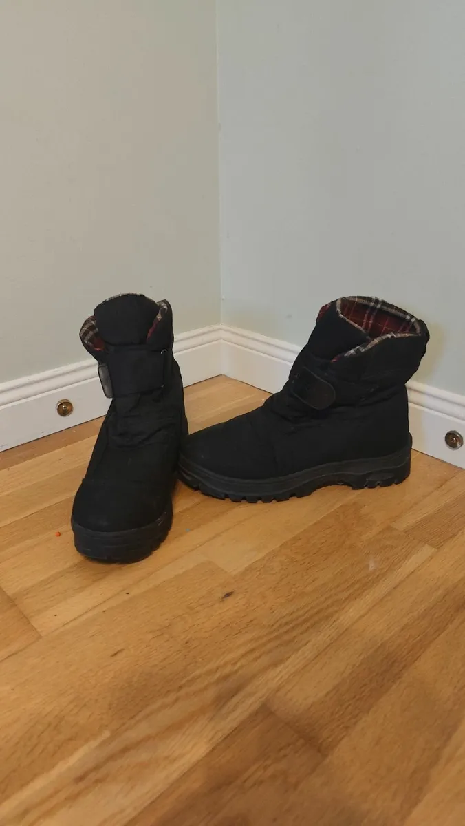 Snow boots - Image 1