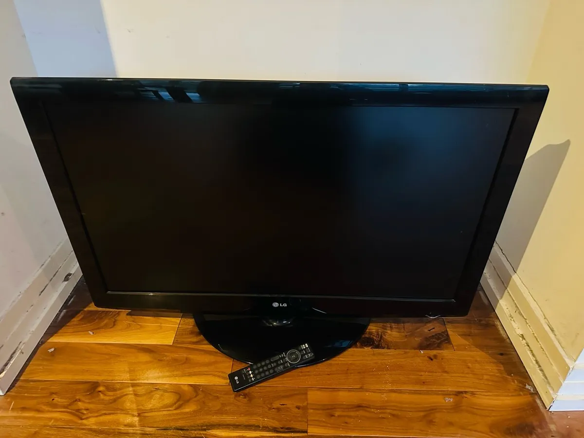 42 INCH LG PLASMA TV WITH REMOTE