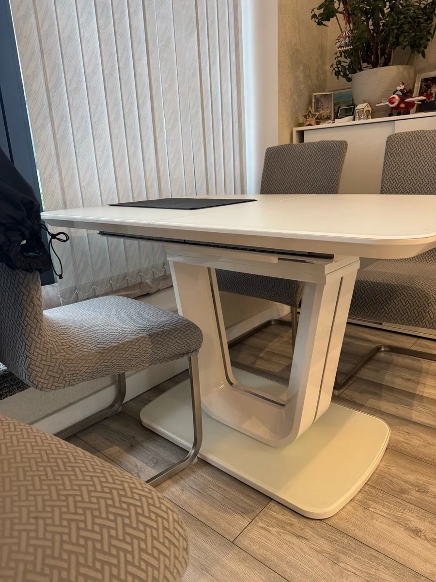 Extending table & chairs - Image 1