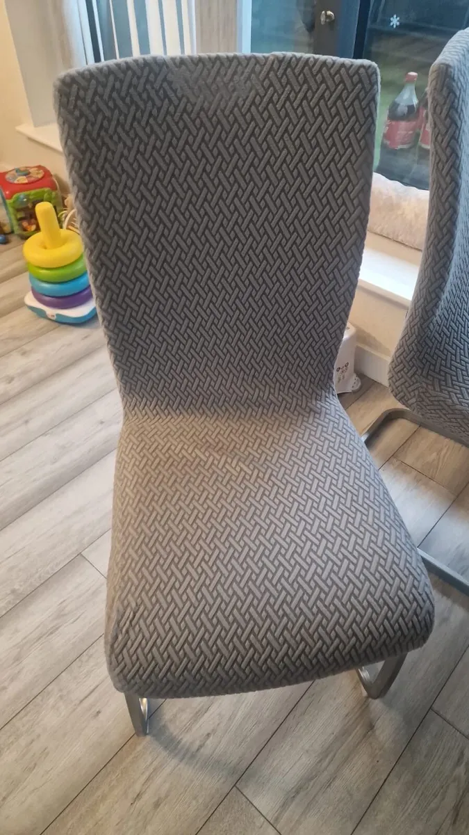 Extending table & chairs - Image 3