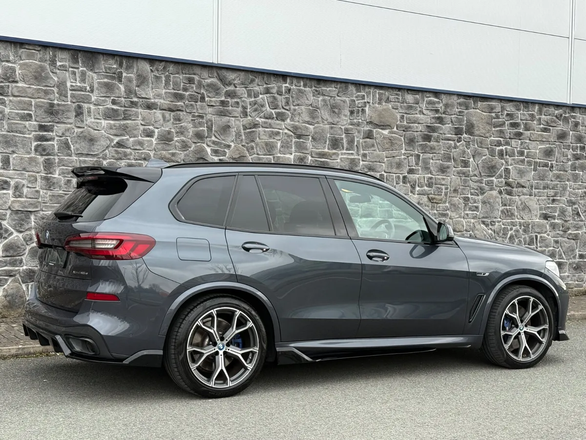 2022 BMW X5 M Sport Pro X-Drive  M Performance 45E - Image 3