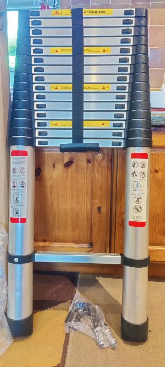 Aluminium Telescopic Step Ladder 6,2 M - Image 1