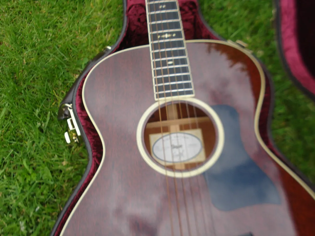 TAYLOR 522E 2013 FIRST EDITION GRAND CONCERT . - Image 2