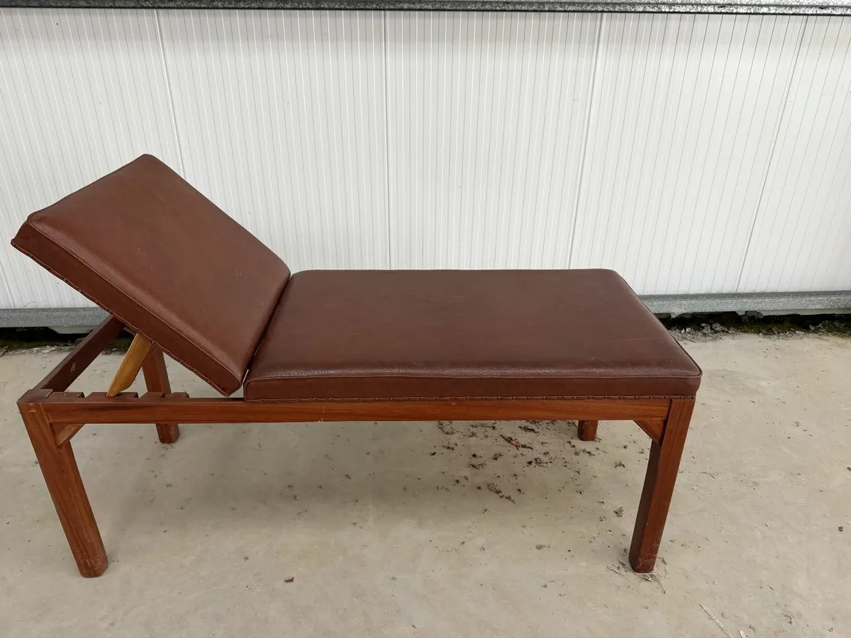 Treatment table - Image 2