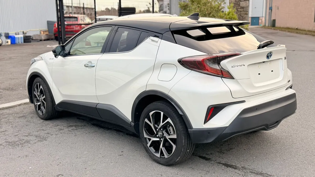 Toyota C-HR Hybrid 2018 - Image 4