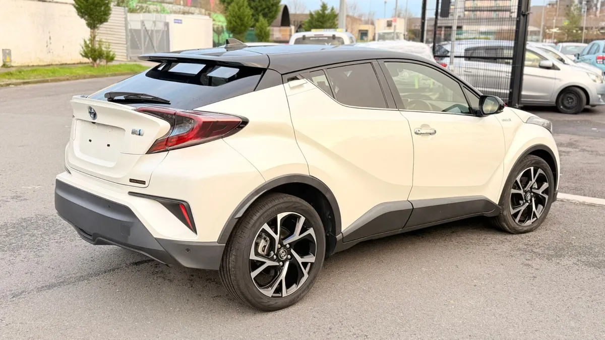 Toyota C-HR Hybrid 2018 - Image 3