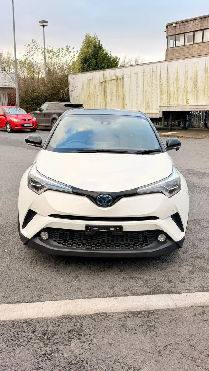 Toyota C-HR Hybrid 2018 - Image 1