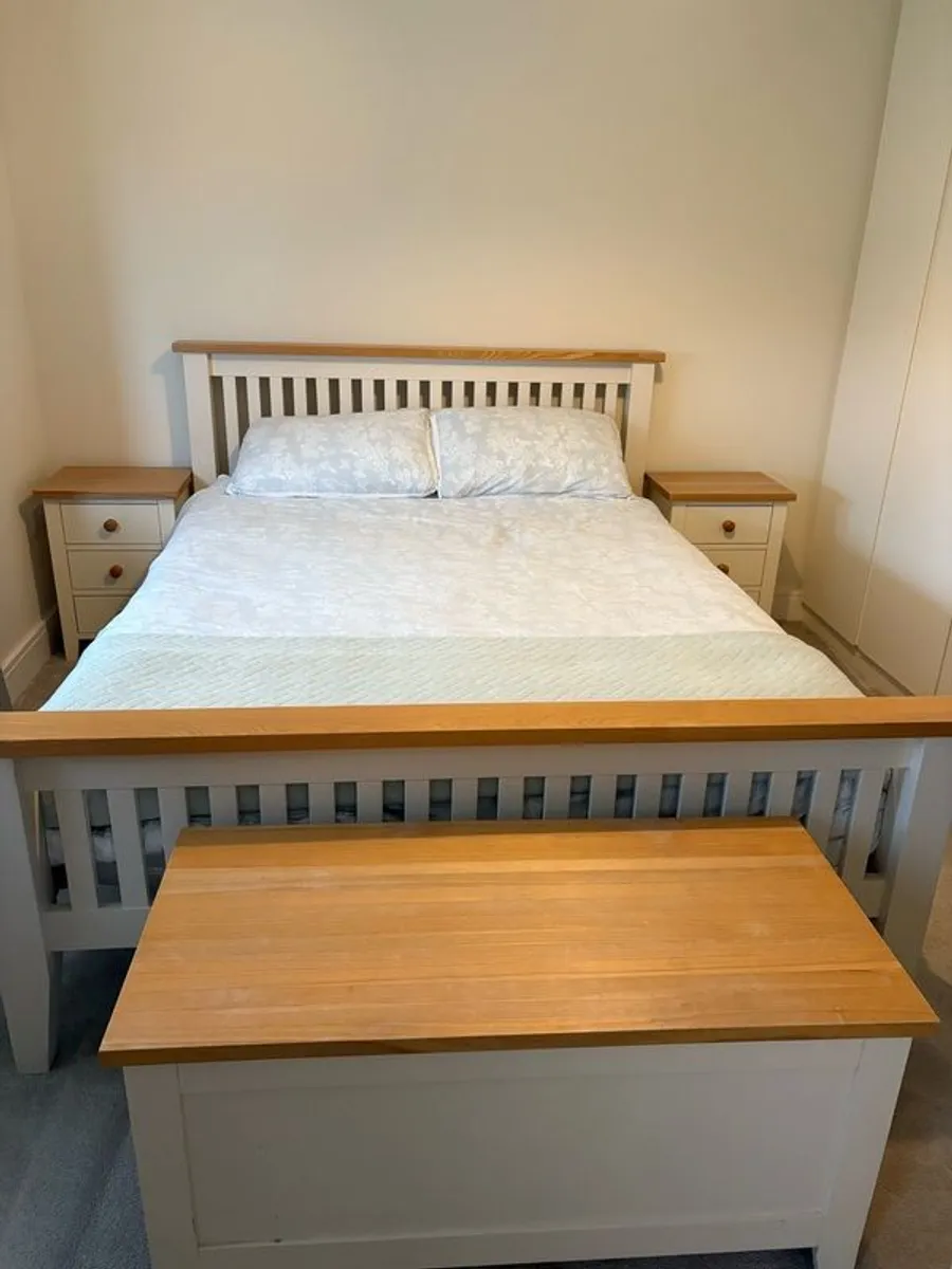 5ft Bed, 2 x Bedside Lockers + Blanket Box - Image 1