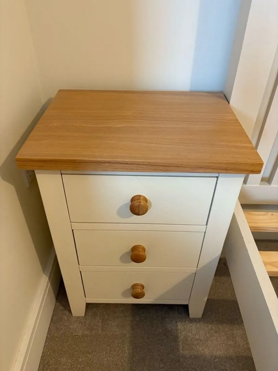 5ft Bed, 2 x Bedside Lockers + Blanket Box - Image 2