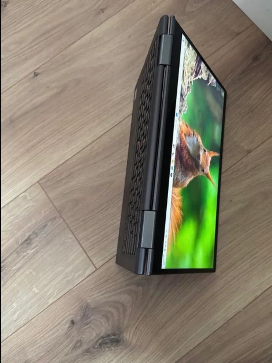 Lenovo ThinkPad X1 Gen5 - Image 2