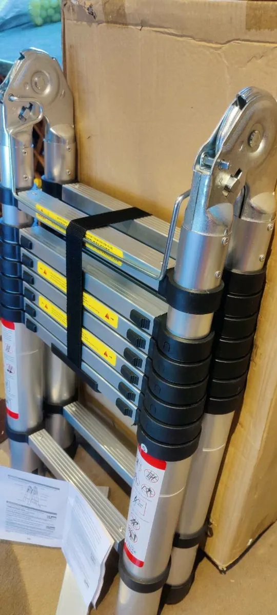 Telescopic Multi-position aluminium step ladder - Image 3
