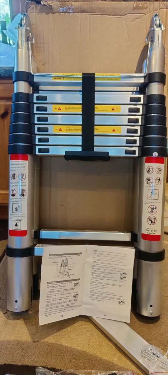 Telescopic Multi-position aluminium step ladder - Image 4