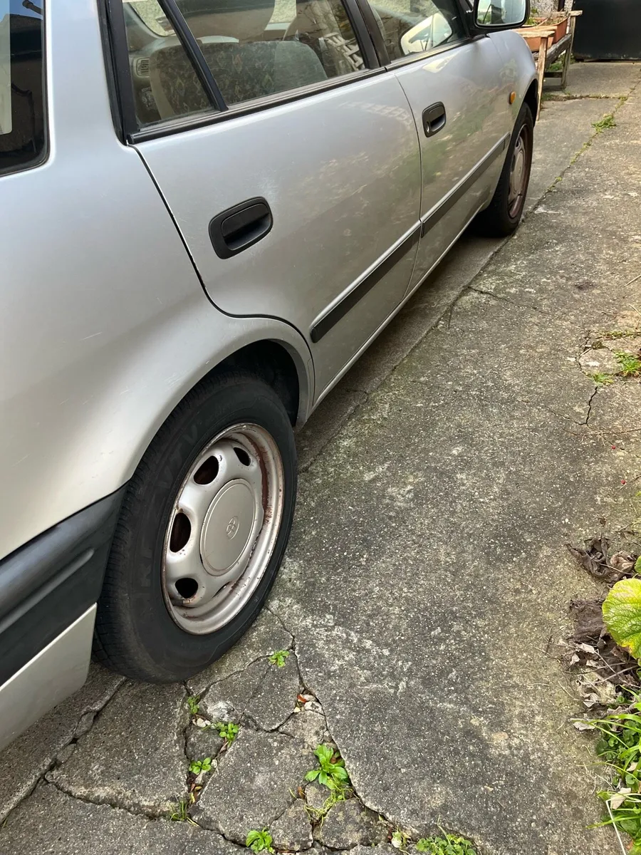 Toyota Corolla estate - Image 3