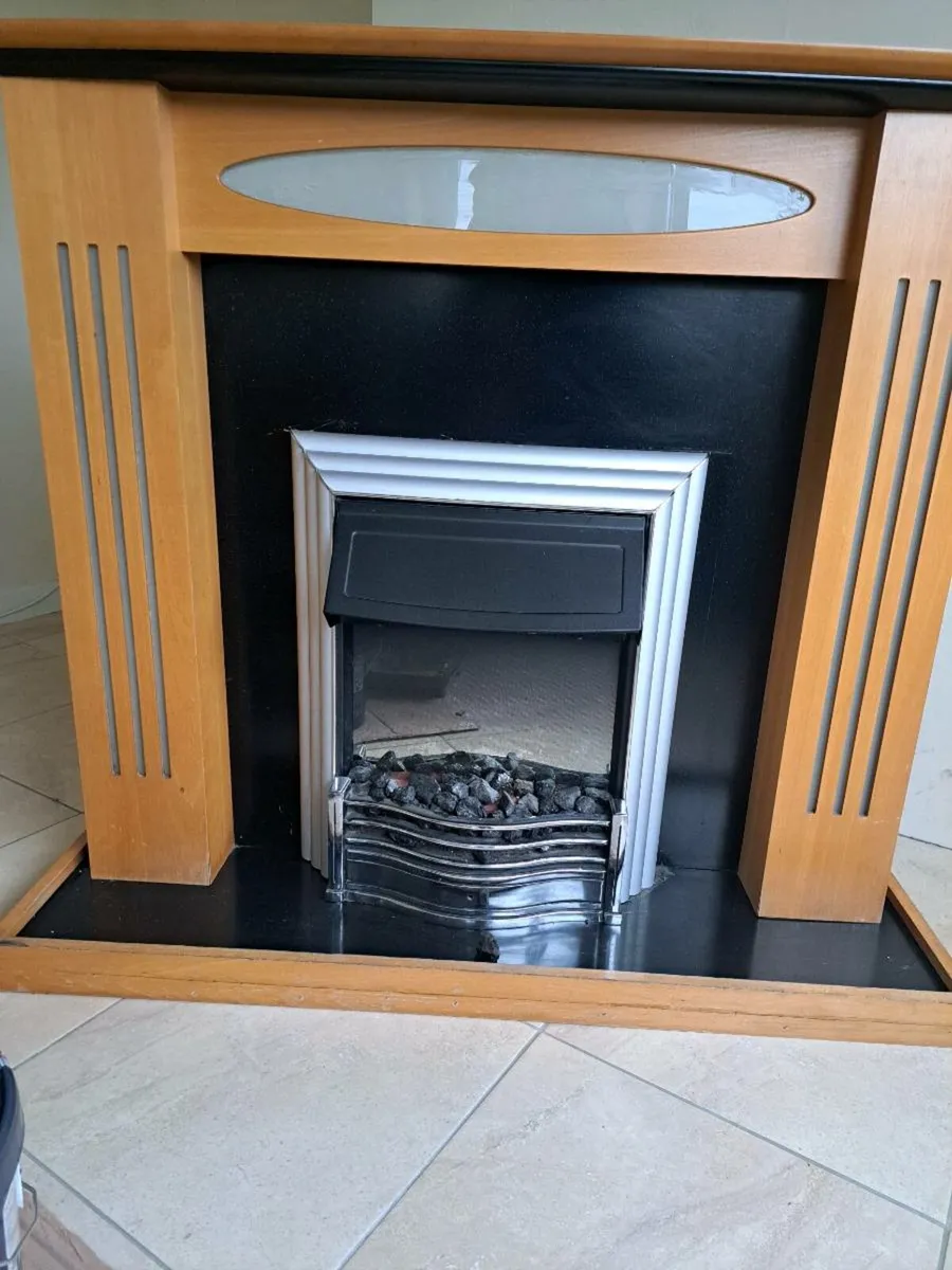 Fire place with electric fire - Image 1