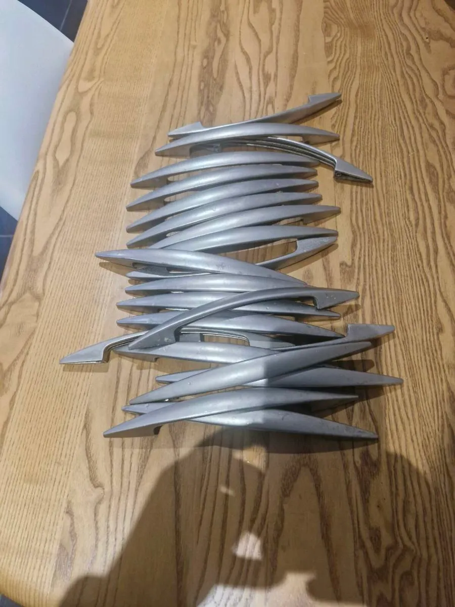 Kitchen handles - Image 1