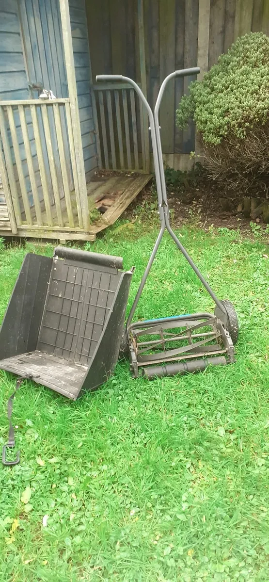 Lawn mower - Image 1