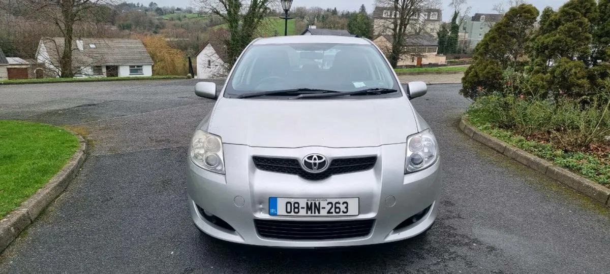 Toyota Auris 1.4 petrol - Image 2