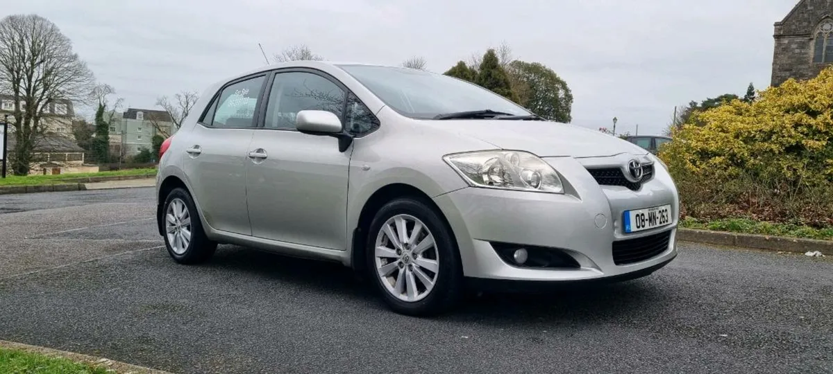 Toyota Auris 1.4 petrol - Image 3