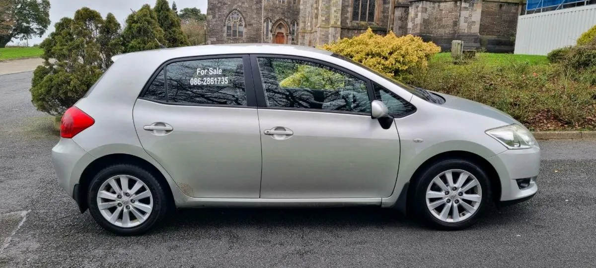 Toyota Auris 1.4 petrol - Image 4