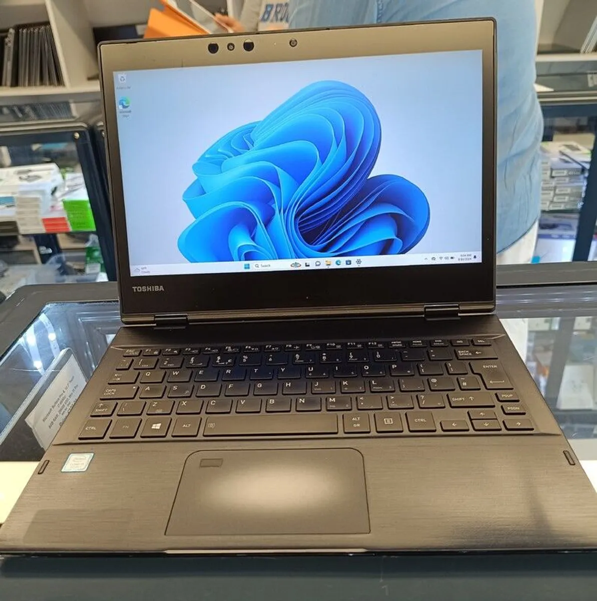 2in1 Toshiba Portege X20W intel i5 8th Gen 8GB RAM 256GB SSD Windows 11 Pro 12" (Touch Screen Notebook). - Image 2