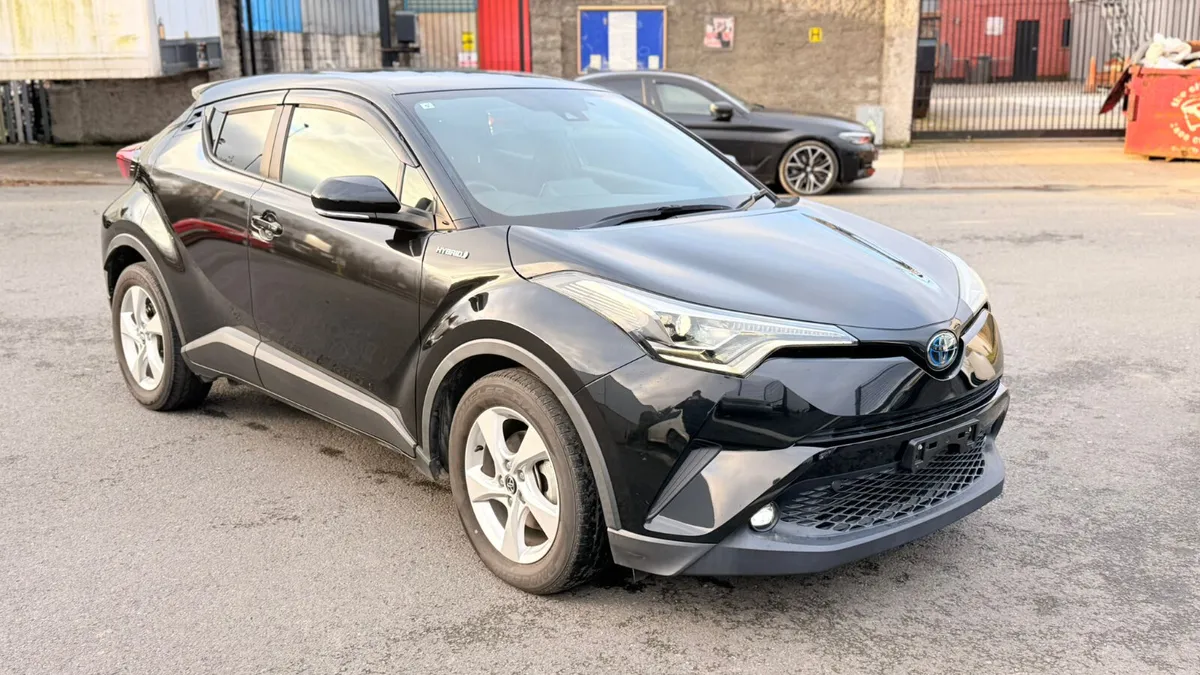 Toyota C-HR Hybrid 2019 - Image 2