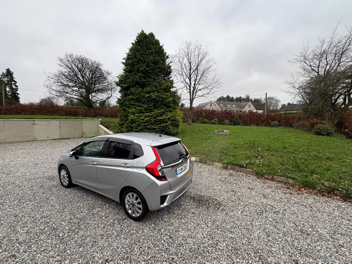 Honda fit hybrid automatic - Image 2
