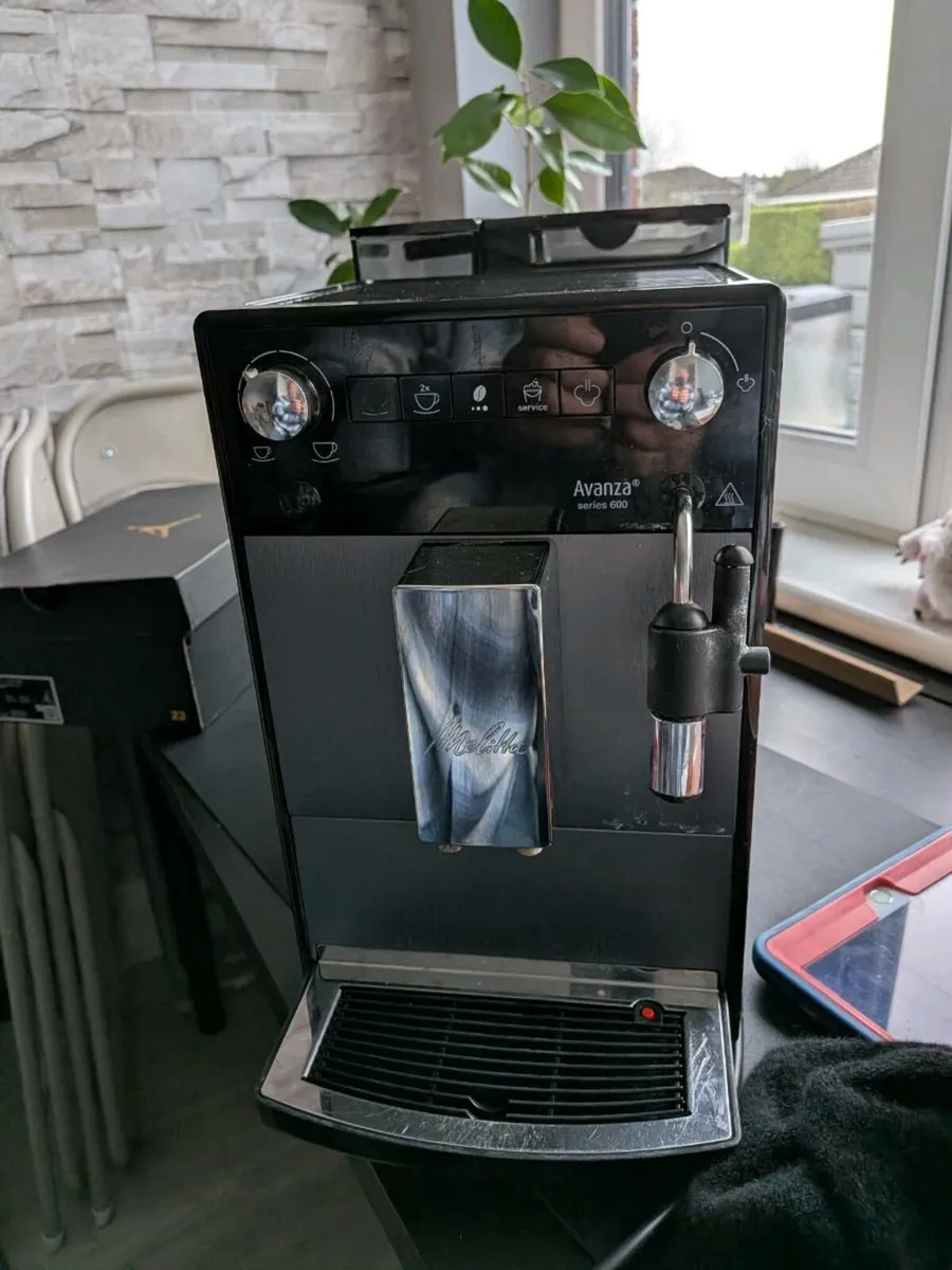 Bean to cup coffee machine - Image 2