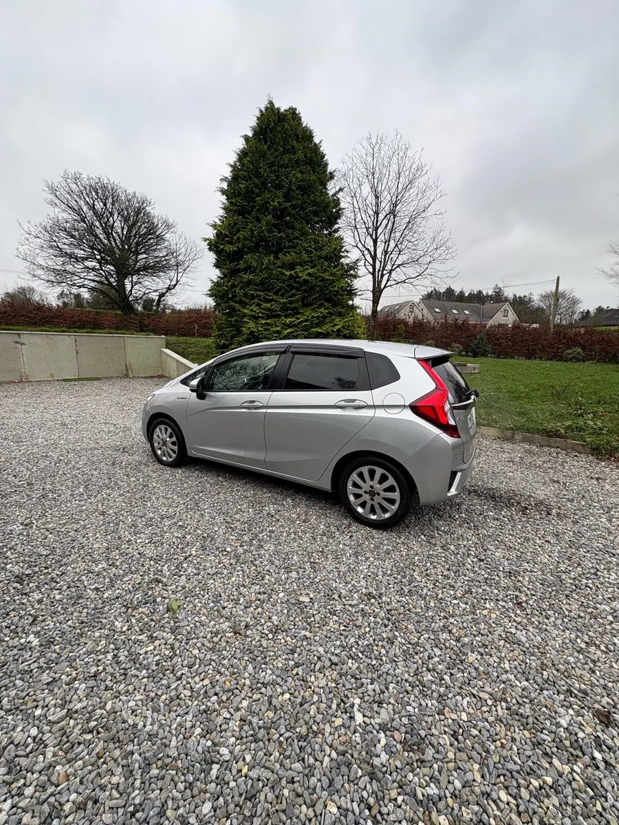 Honda fit hybrid automatic - Image 3