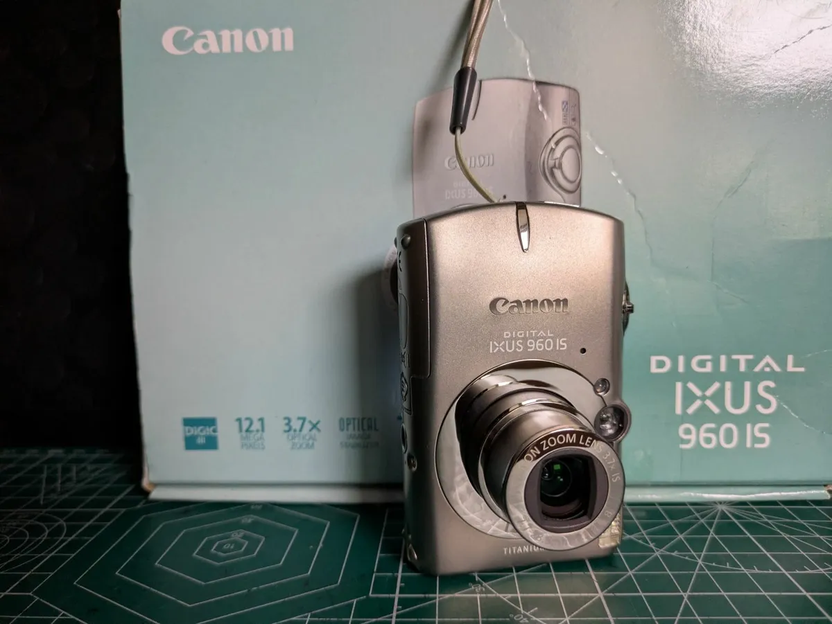 Canon IXUS 960 IS -12MP CCD🌈 Titanium, mint - Image 1