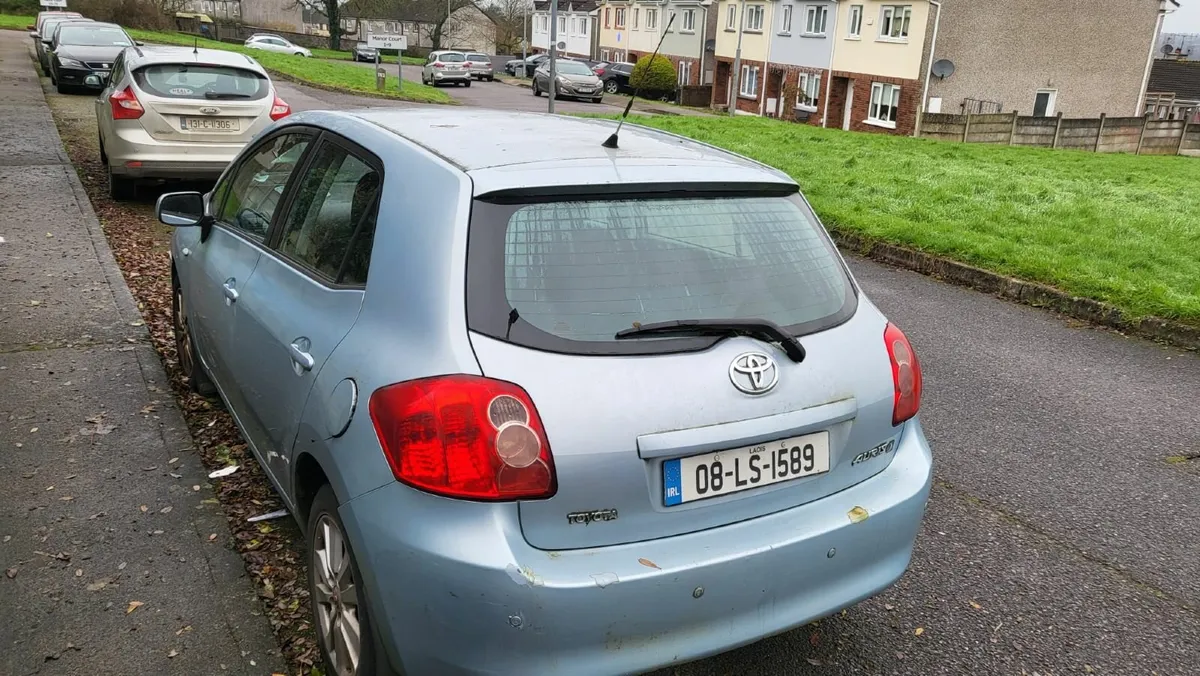 Toyota Auris 2008 - Image 2