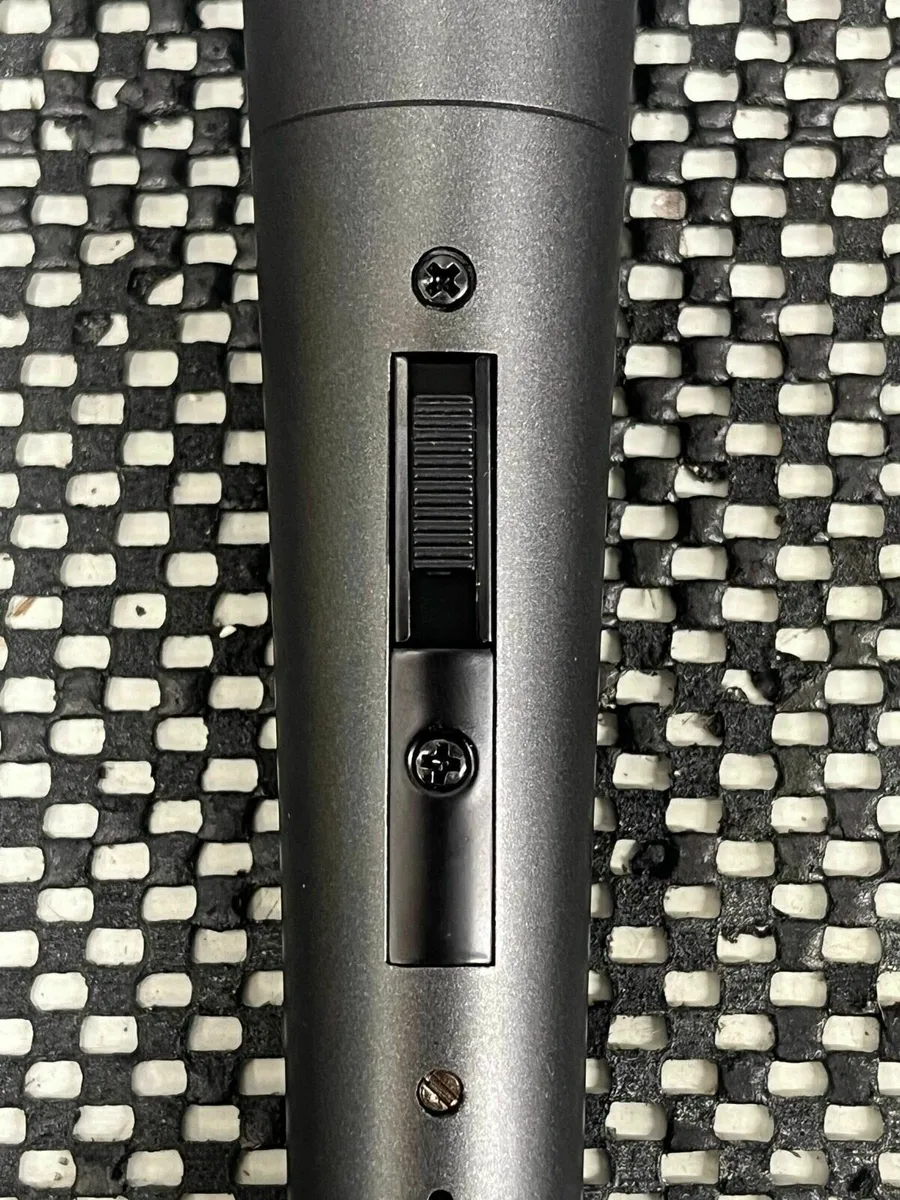 Dynamic Microphone + XLR Cable - Image 4