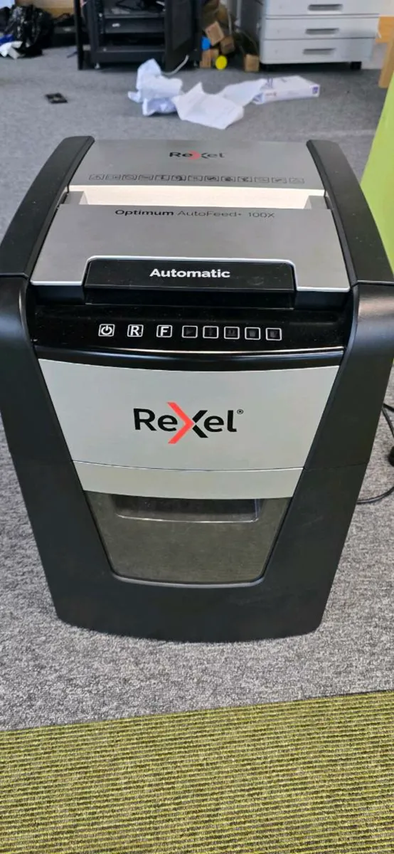 Rexel office shredder auto feed + 100x - Image 1