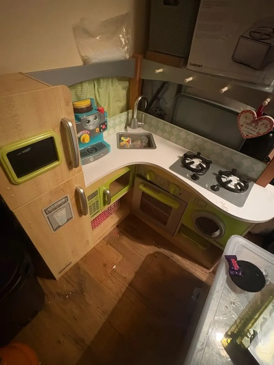 kids wooden kitchen