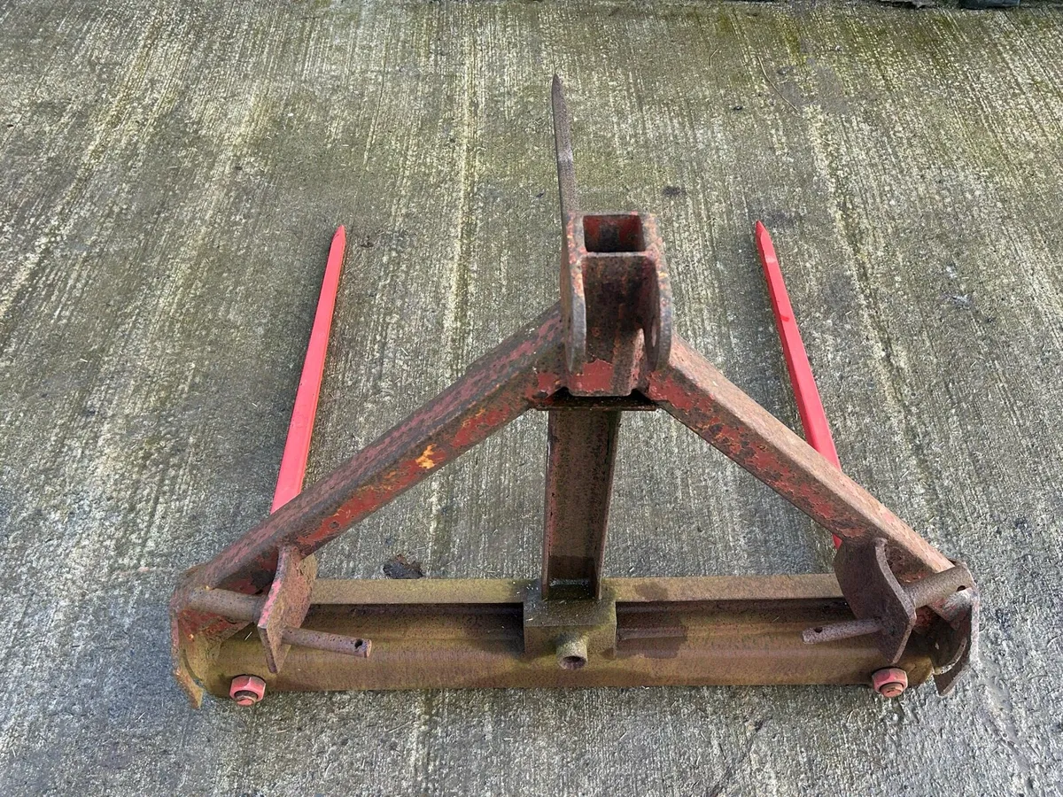 A bale handler and bale spike for sale - Image 3