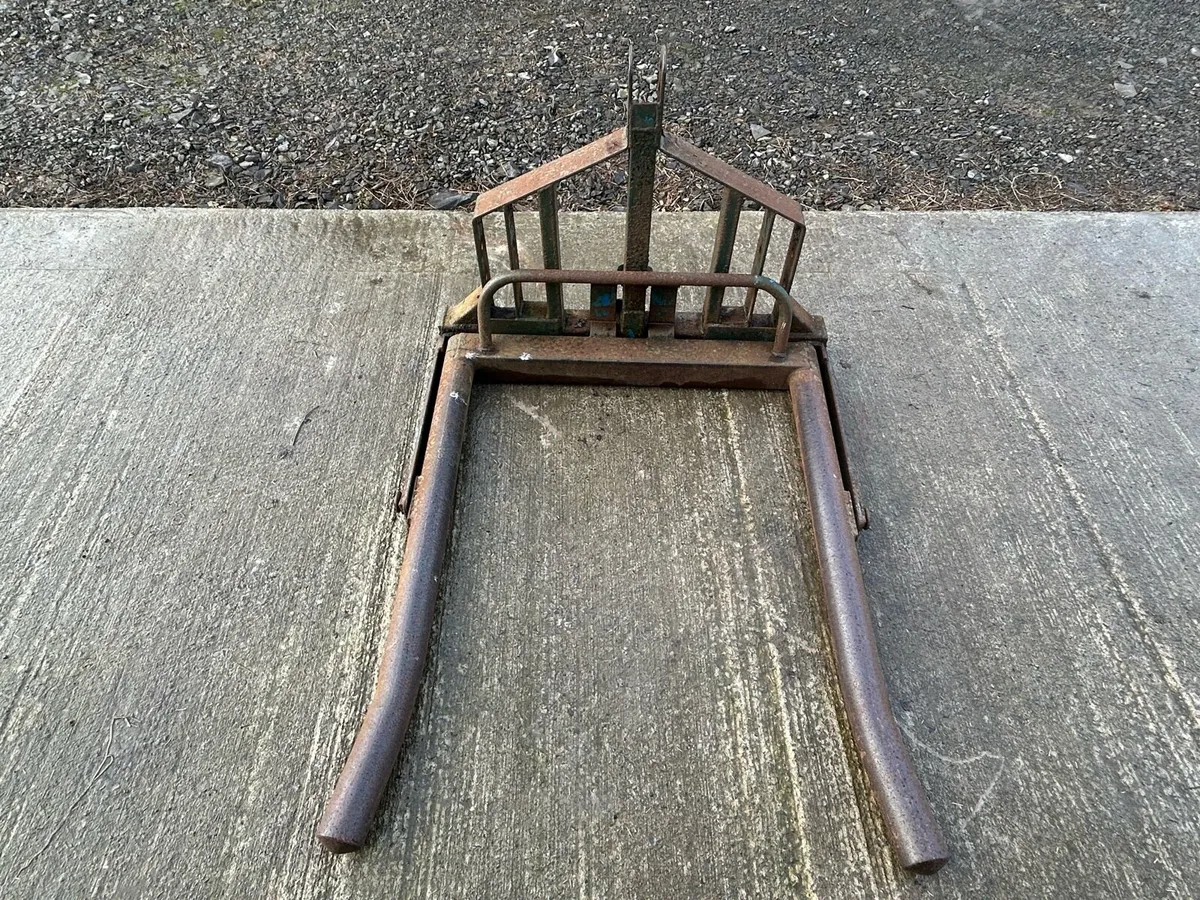 A bale handler and bale spike for sale - Image 4