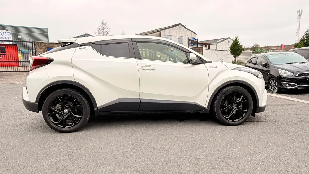 Toyota C-HR Hybrid 2019 - Image 3