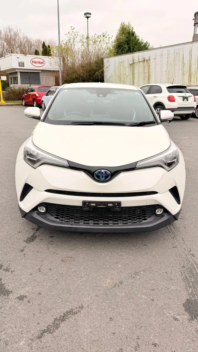 Toyota C-HR Hybrid 2019 - Image 1