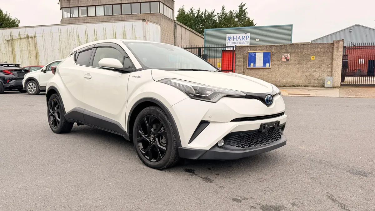 Toyota C-HR Hybrid 2019 - Image 2