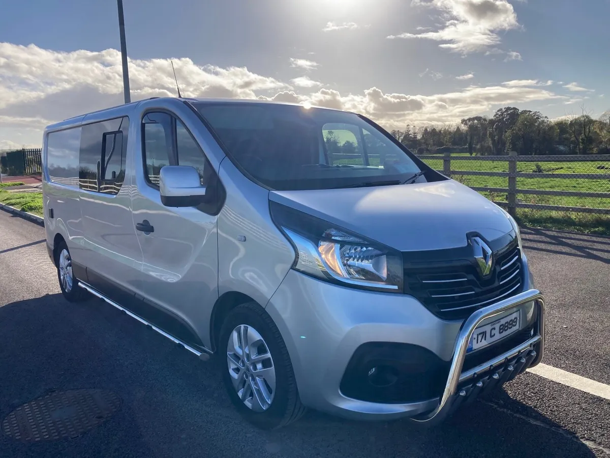 2017 Renault trafic sport LWB dayvan - Image 1