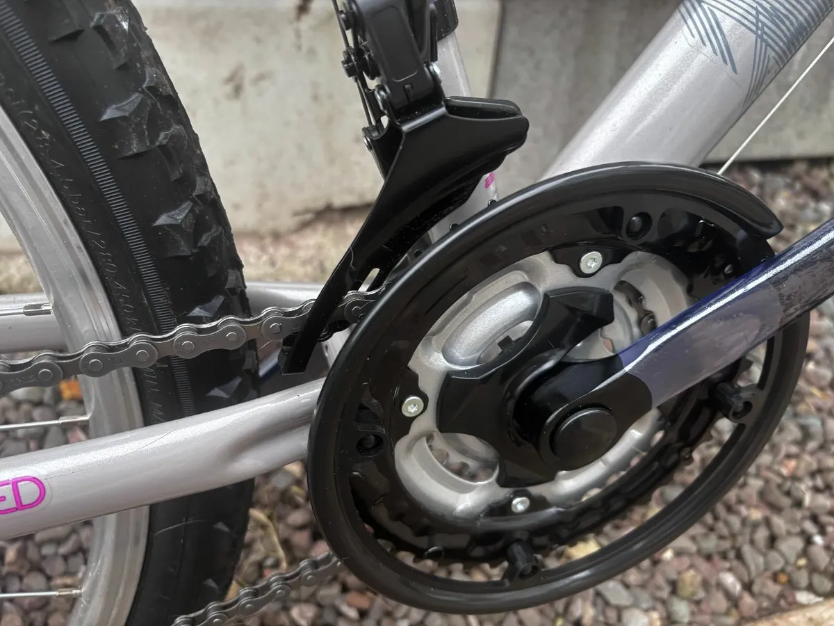 womens bike and helmet - Image 3