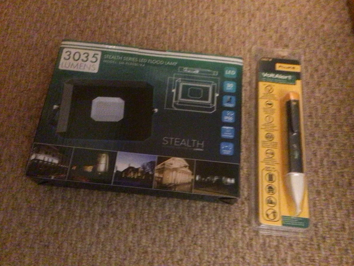 Floodlight/ - Image 1