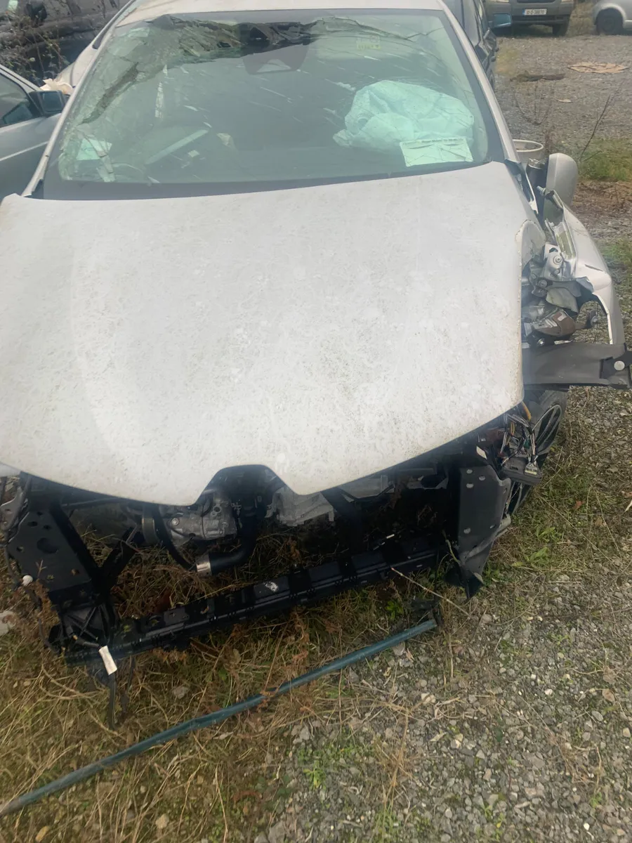 212 RENAULT CLIO  NEEDS SHELL - Image 2