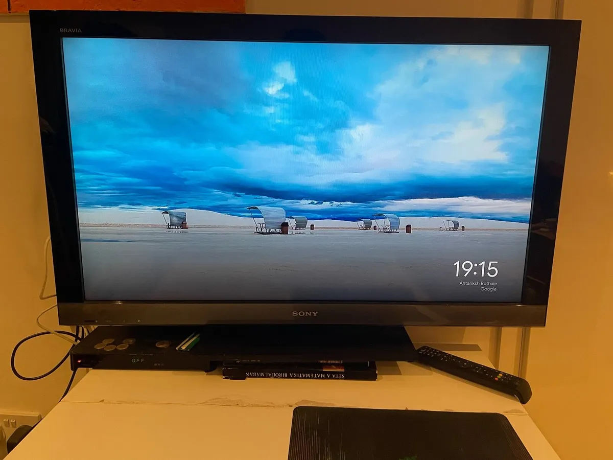 Sony Bravia 40” TV + Chromecast