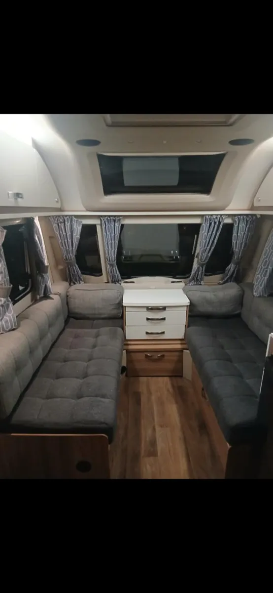 2018 caravan - Image 2