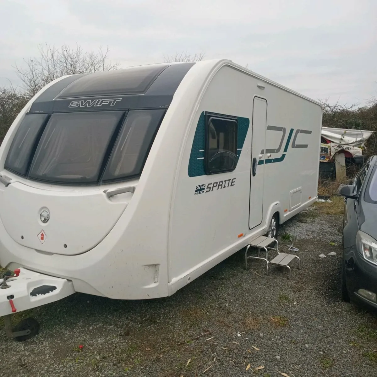 2018 caravan - Image 1