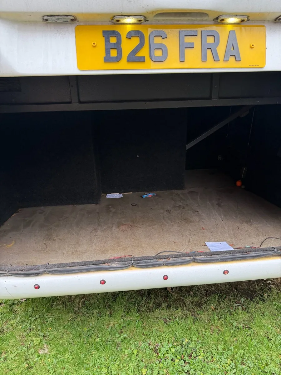 Mercedes Atego touring - Image 4