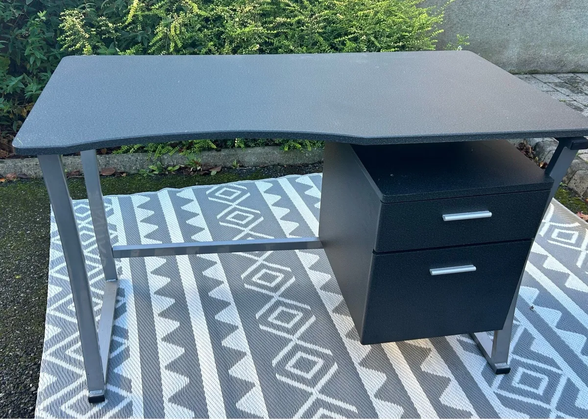 Study desk - Image 2