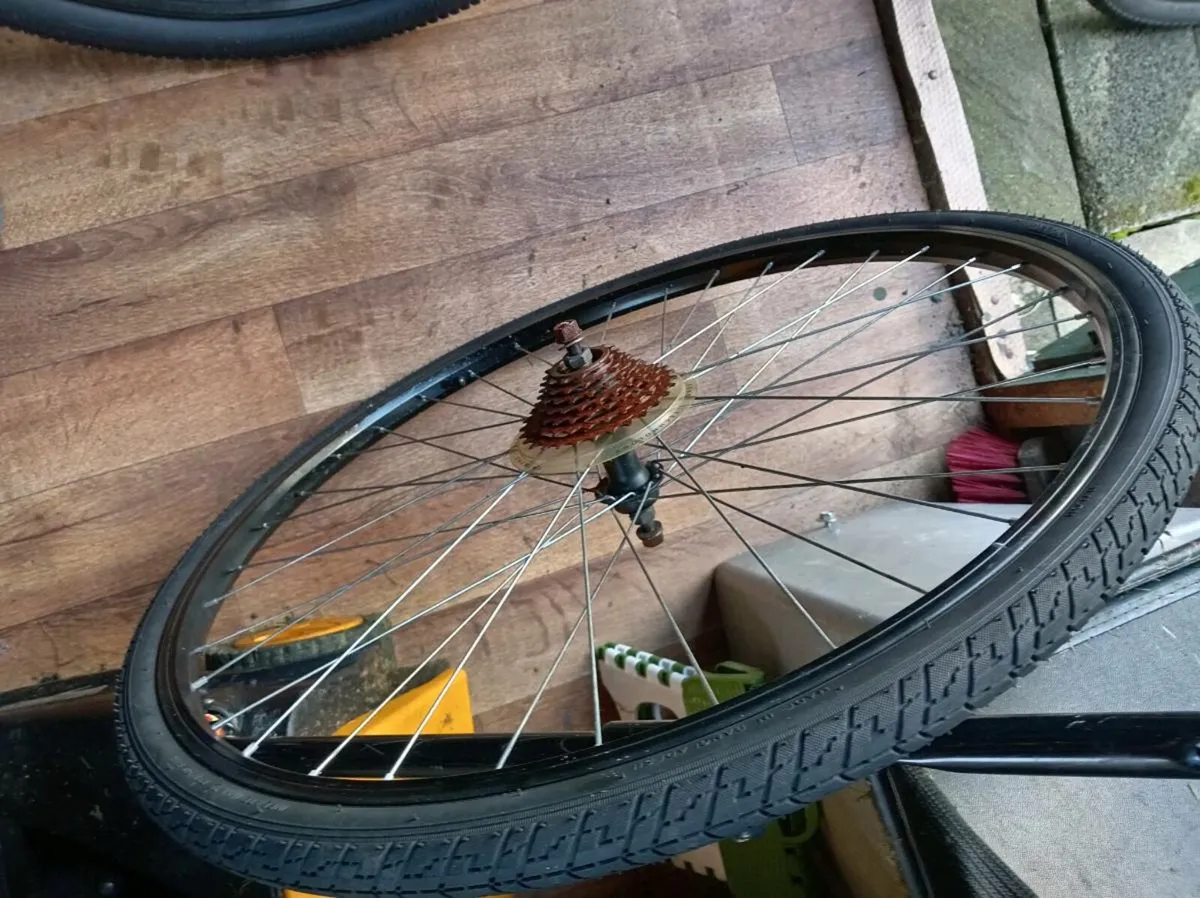 700×35 bicycle rear wheel - Image 3
