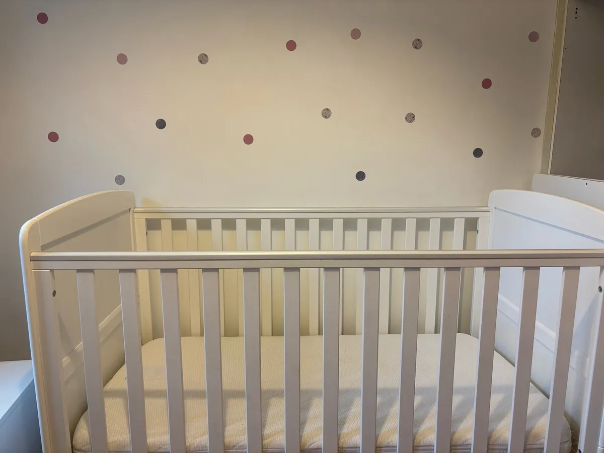 Cot bed - Image 1