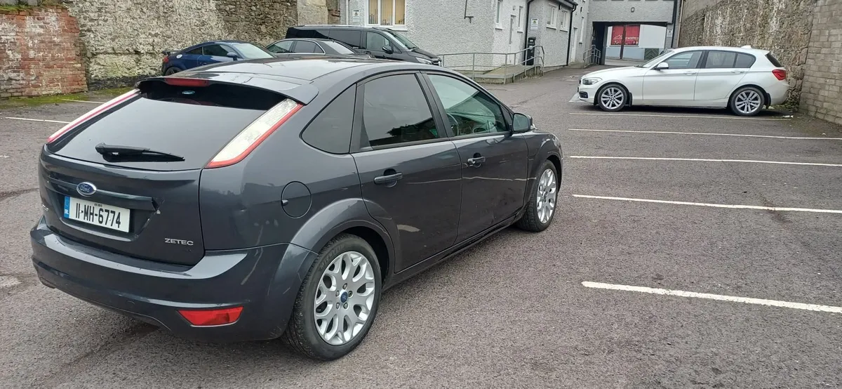 Ford Focus 2011 - Image 2